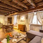Apartamento Yoursuiterome *