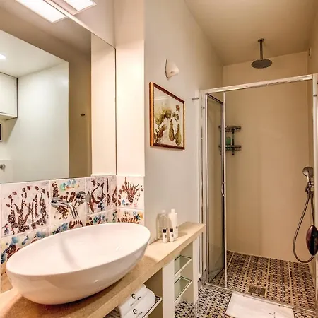 罗马套房公寓 *