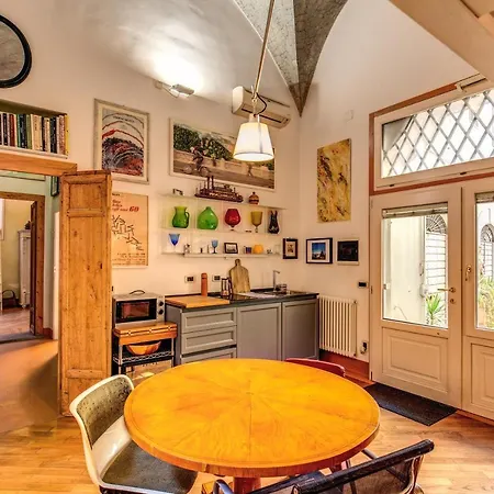 罗马套房公寓 *