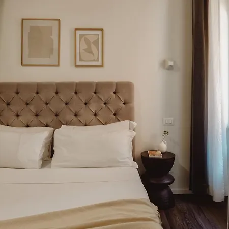 Apartament Yoursuiterome *